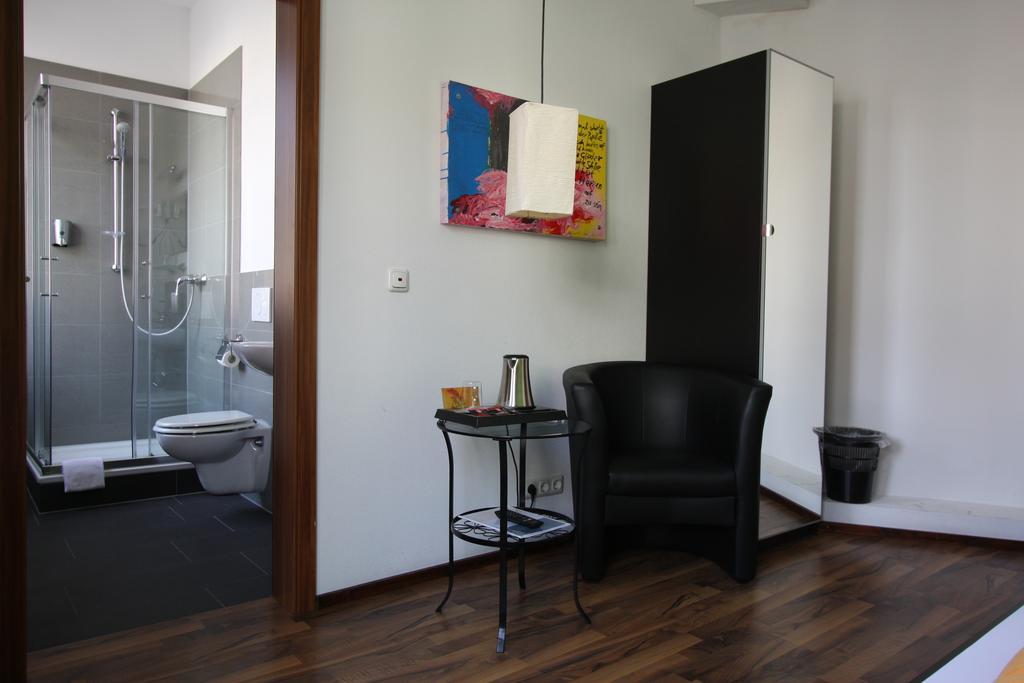 Stadthotel Kleiner Berg Friedrichshafen Exterior photo